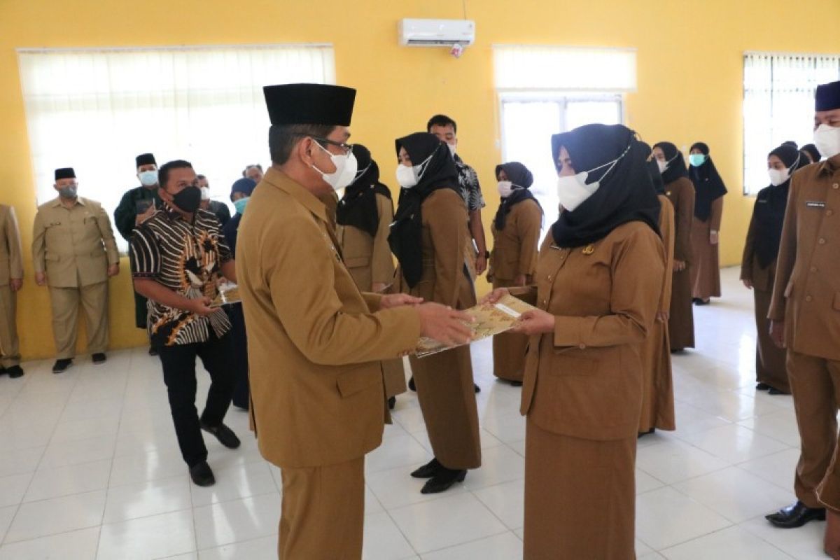 Sekda Tebing Tinggi lantik 32 kepala sekolah