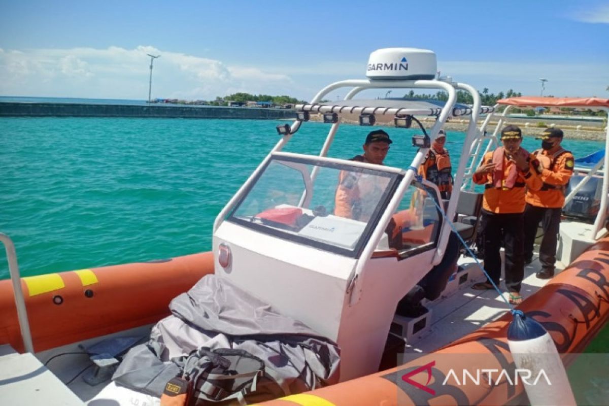 Basarnas Kendari SAR perahu lepas baling-baling di Wakatobi