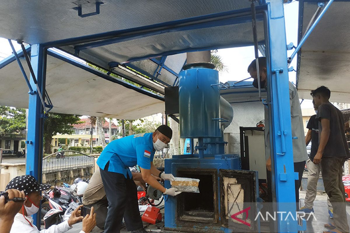 BNN Kalbar musnahkan 74,5 gram ganja kering asal Medan