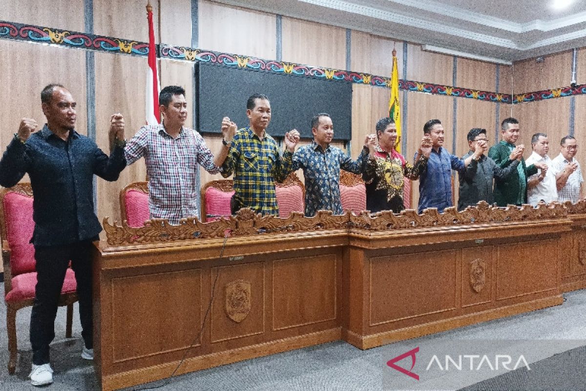 Koalisi lima fraksi DPRD Kotim menyayangkan kegiatan terhenti