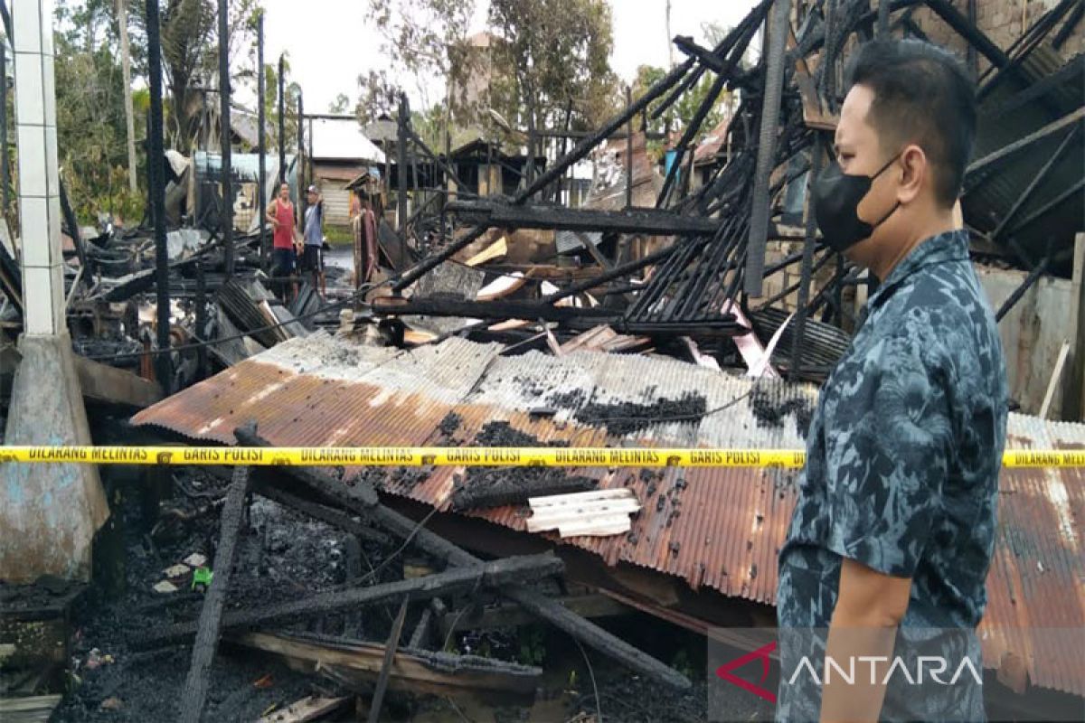 Tiga rumah dan satu bangunan walet di Tumpung Laung I  ludes terbakar
