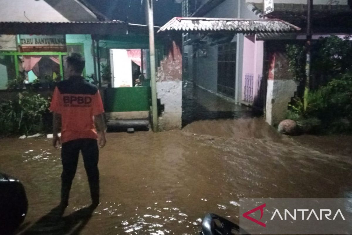 Tiga desa di dua kecamatan di Probolinggo diterjang banjir