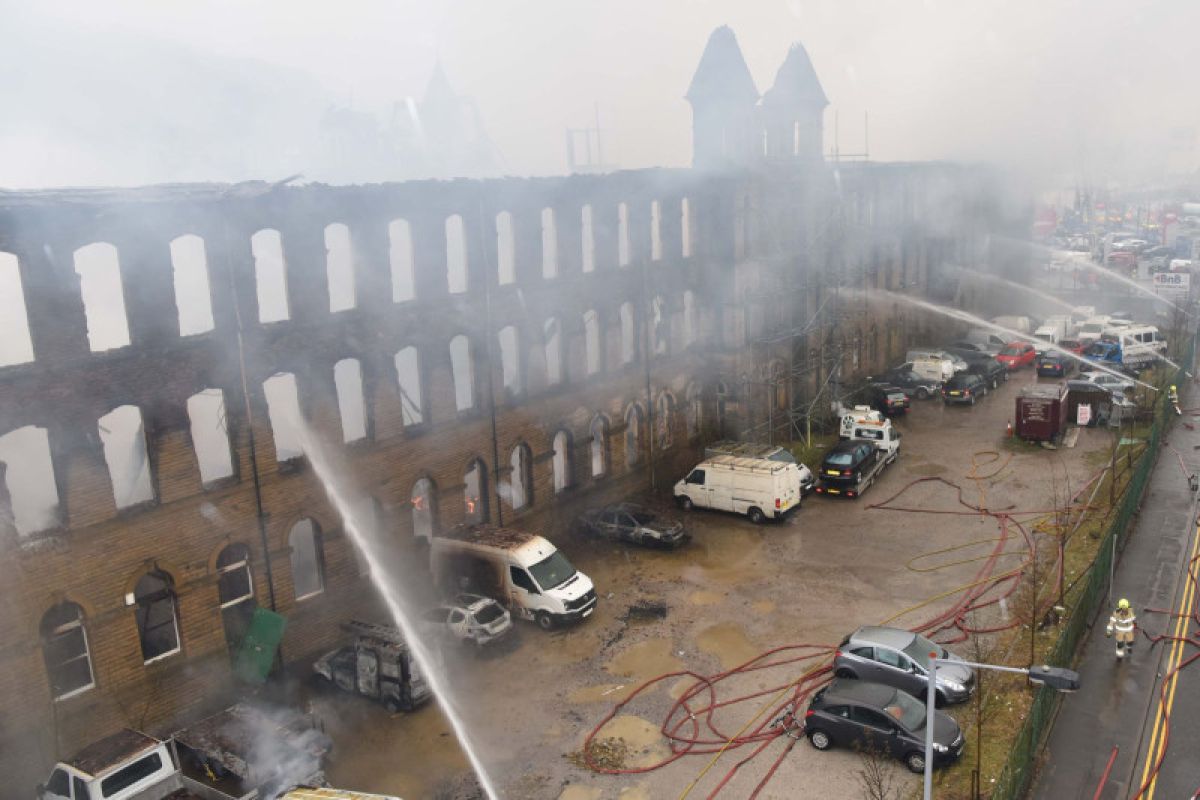 Eks pabrik tempat syuting "Peaky Blinders" terbakar