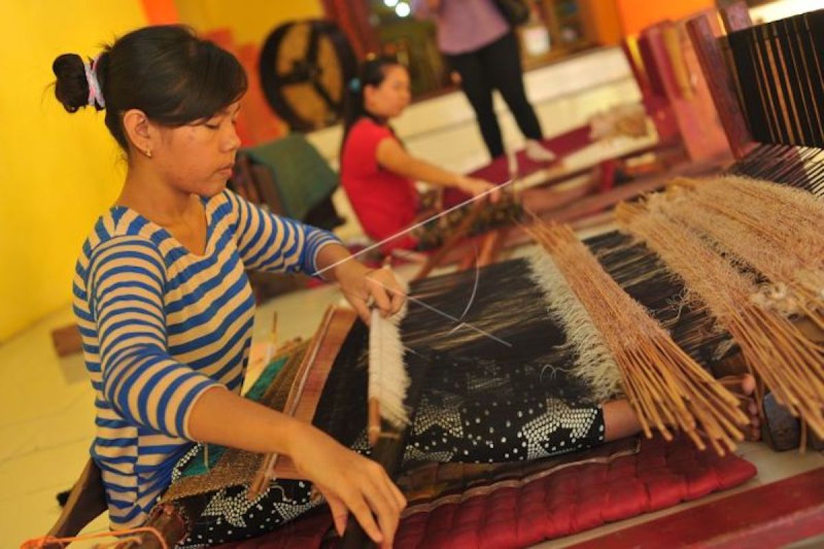Sumsel jaga regenerasi pembuat kain Songket Palembang