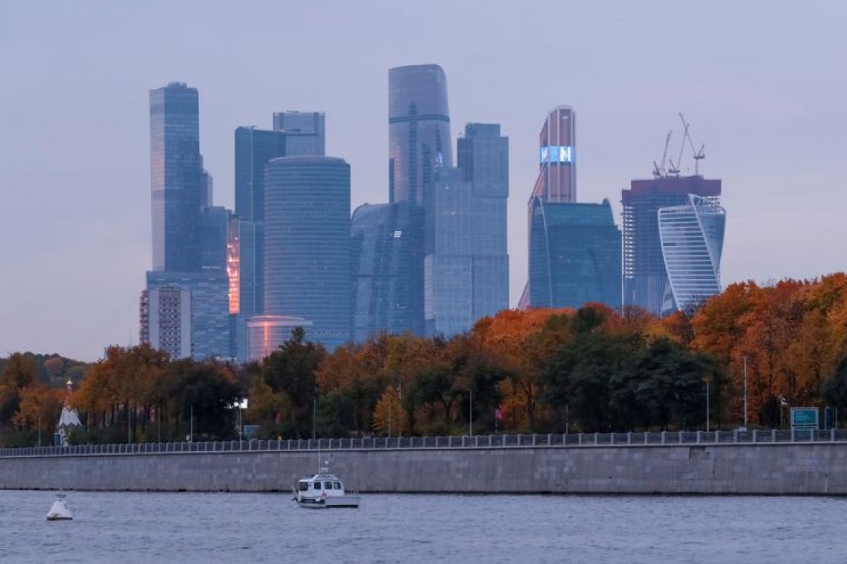 S&P pangkas peringkat Rusia, jatuh lebih dalam ke wilayah "sampah"