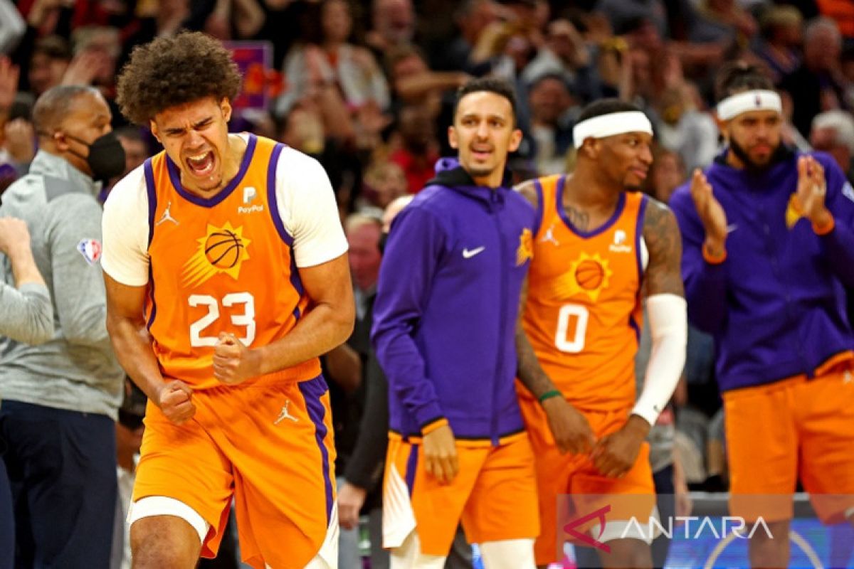 Tripoin "buzzer-beater" Cameron Johnson menangkan Suns atas Knicks