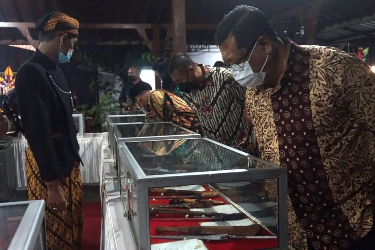 Pemkab Tulungagung apresiasi pameran keris Tosan Aji