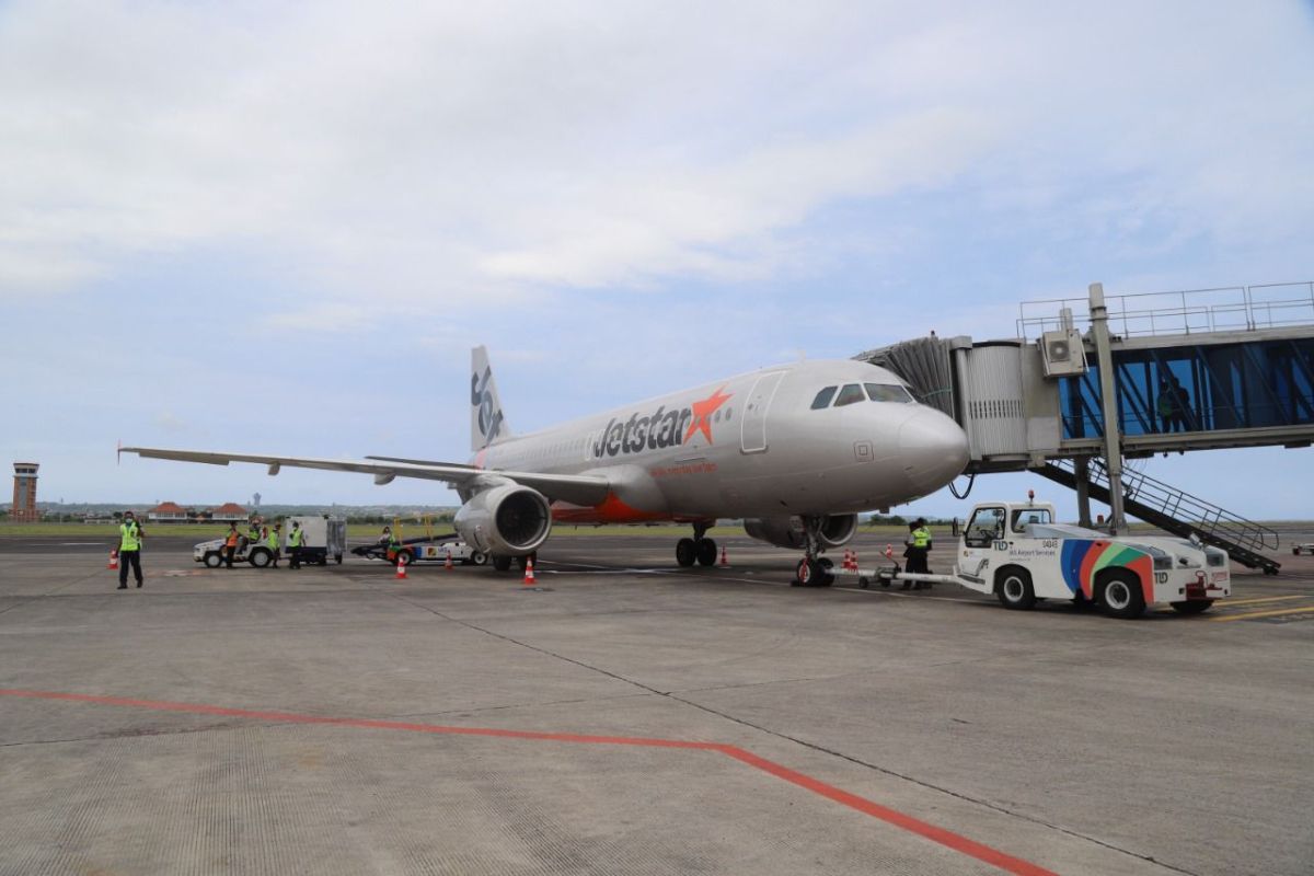 Tiga maskapai internasional mendarat perdana di Bandara Bali