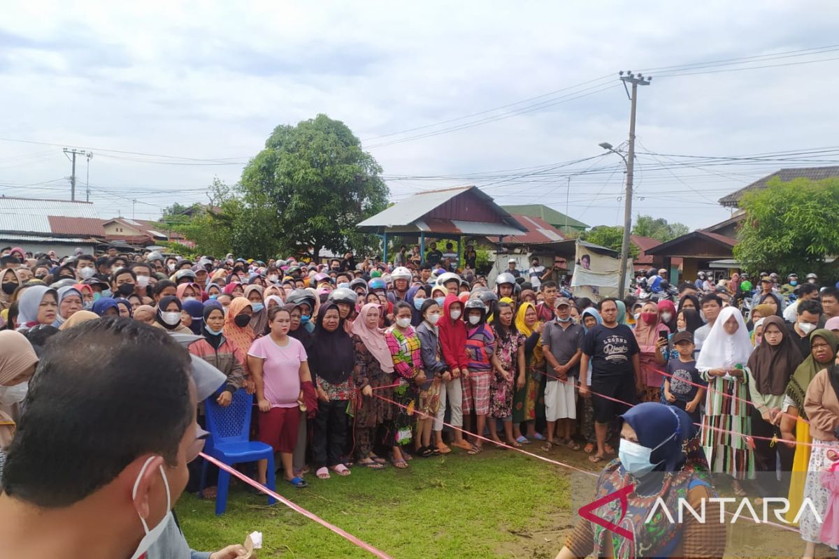 Ribuan masyarakat antre OP minyak goreng di Bengkulu berakhir ricuh