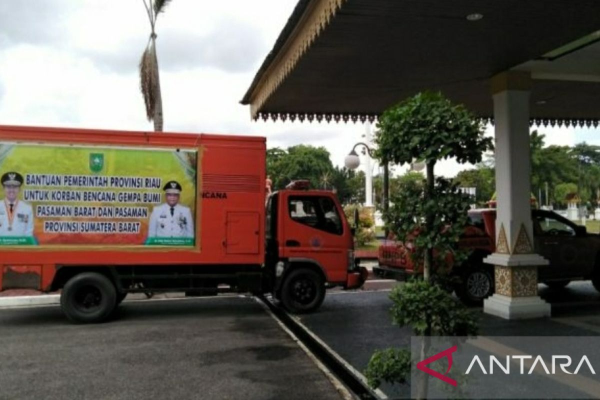 Bantu korban gempa Pasaman, Riau kirim 10 truk logistik