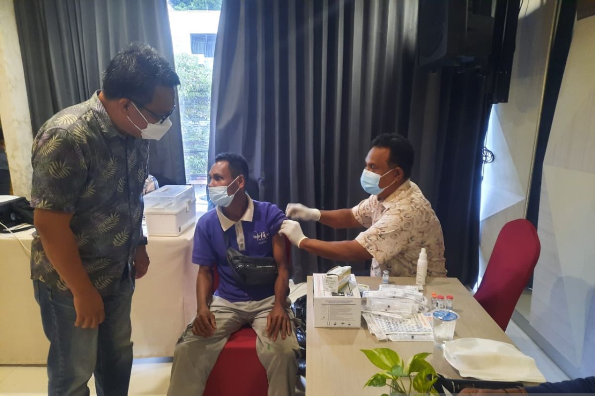 Pengelola hotel di Jayapura gelar vaksinasi booster bagi karyawan