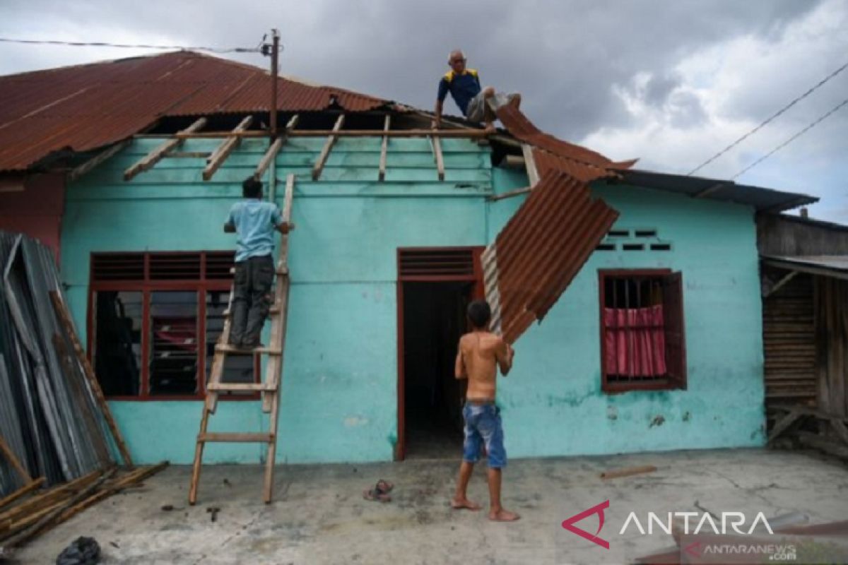 Bangka Belitung kemarin, bencana angin puting beliung hingga pencarian nelayan tenggelam