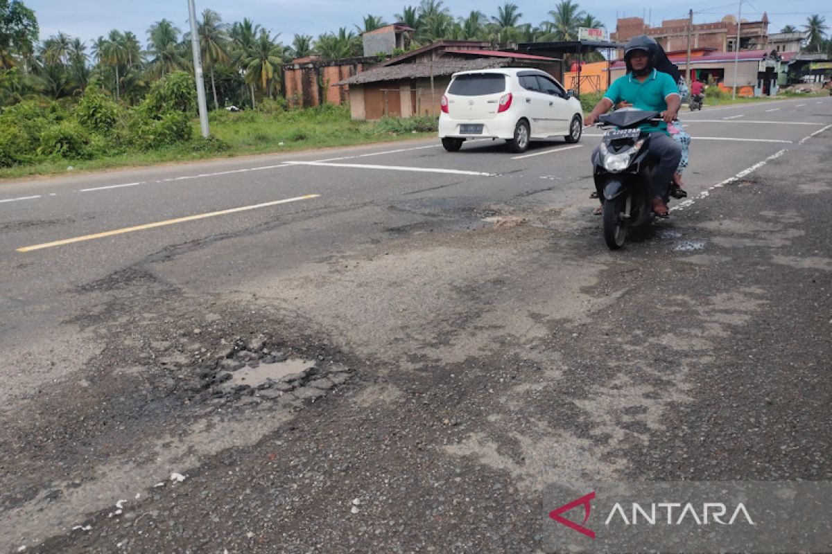 Jalan nasional di Aceh Timur berlubang kerap telan korban