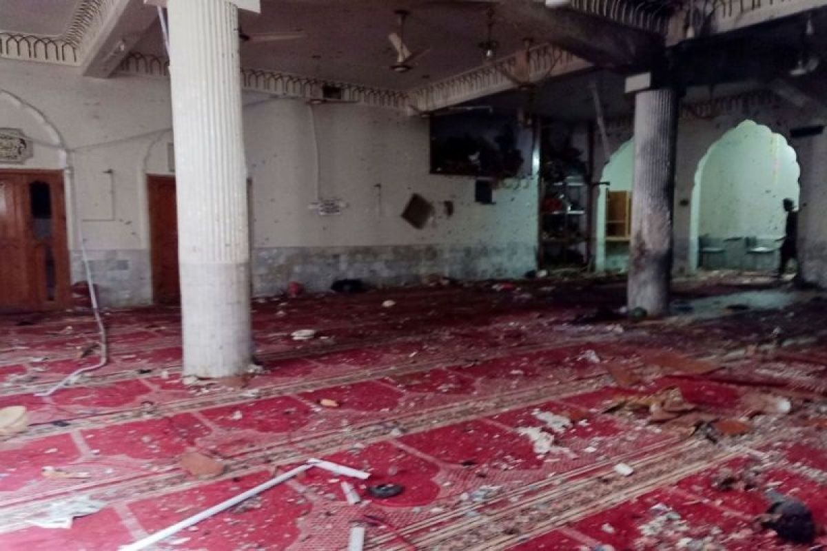 Ledakan bom bunuh diri di sebuah masjid Pakistan tewaskan 58 orang