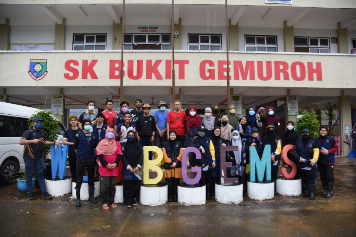 Himpunan pelajar Indonesia bantu korban banjir Malaysia