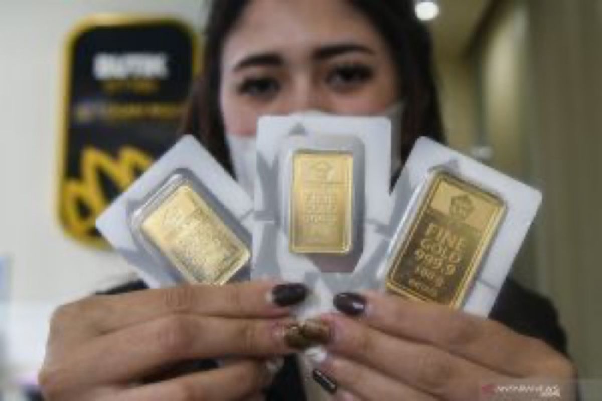 Harga emas menguat karena dolar tergelincir