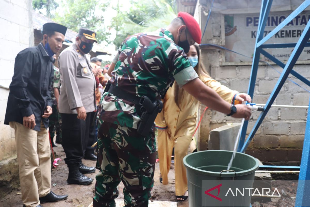 TNI bangun sarana penyediaan air bersih bagi warga di Kabupaten Pandeglang