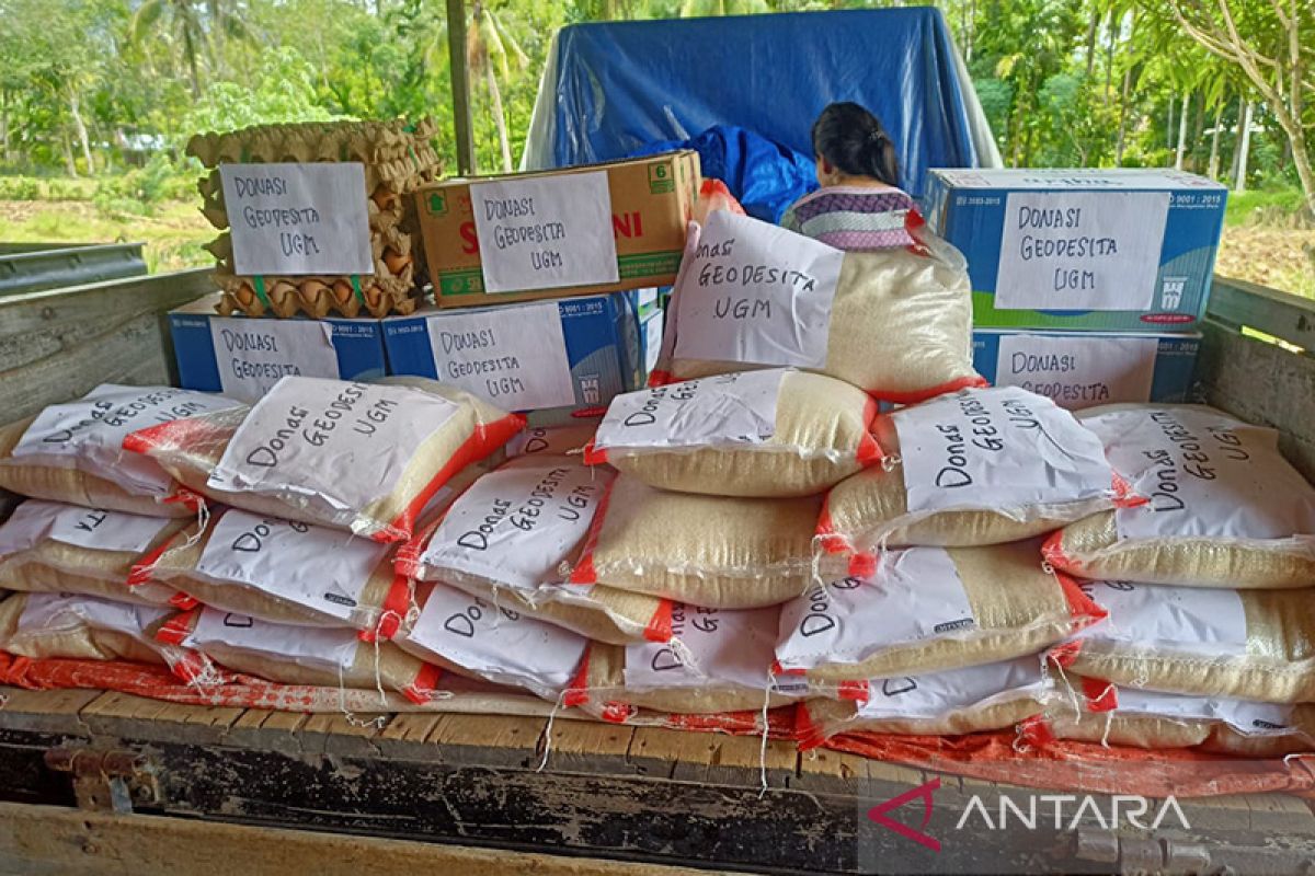 Donasi Geodesita UGM bantu korban gempa Pasaman dan Pasaman Barat
