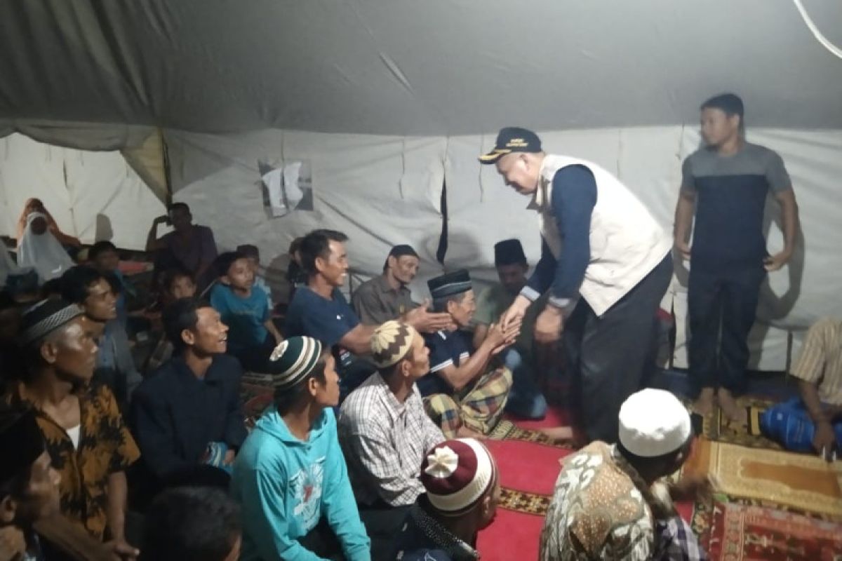 Bupati Pasaman Barat kunjungi korban gempa di pengungsian Timbo Abu