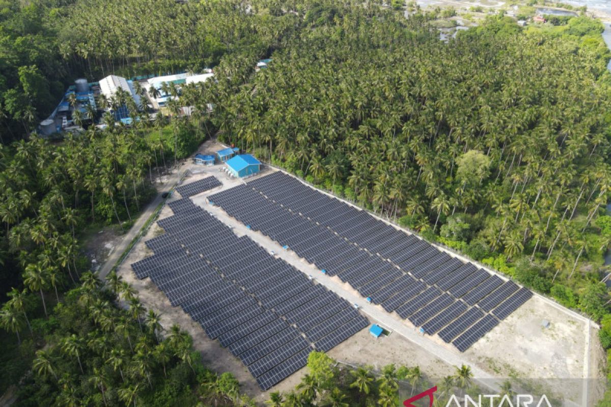 PLN menggarap ladang panel surya seluas 1,46 hektare di Sulawesi Selatan
