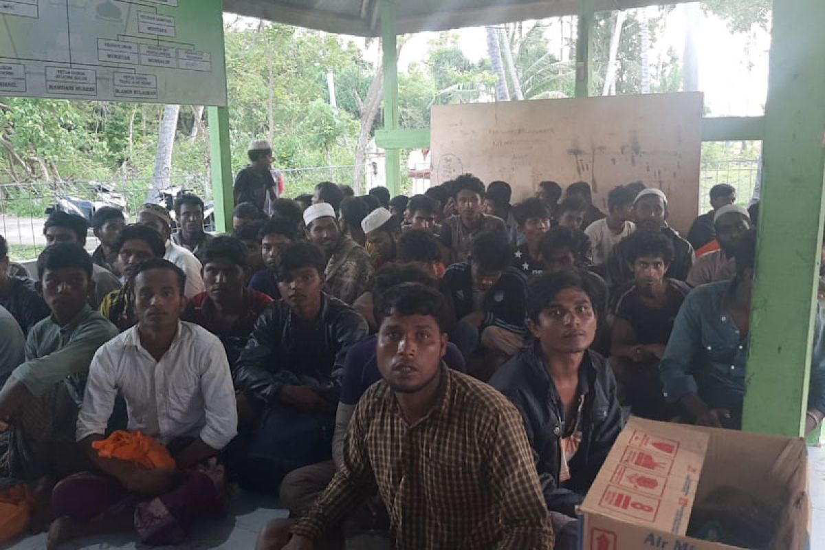 Sebanyak 114 warga Rohingya terdampar di Aceh