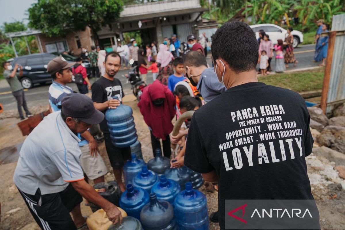 PT JHL salurkan bantuan sembako dan air bersih bagi korban banjir Pandeglang