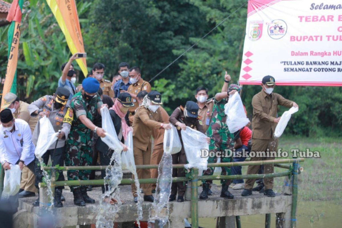 Bupati Winarti tebar 50 ribu ekor benih ikan