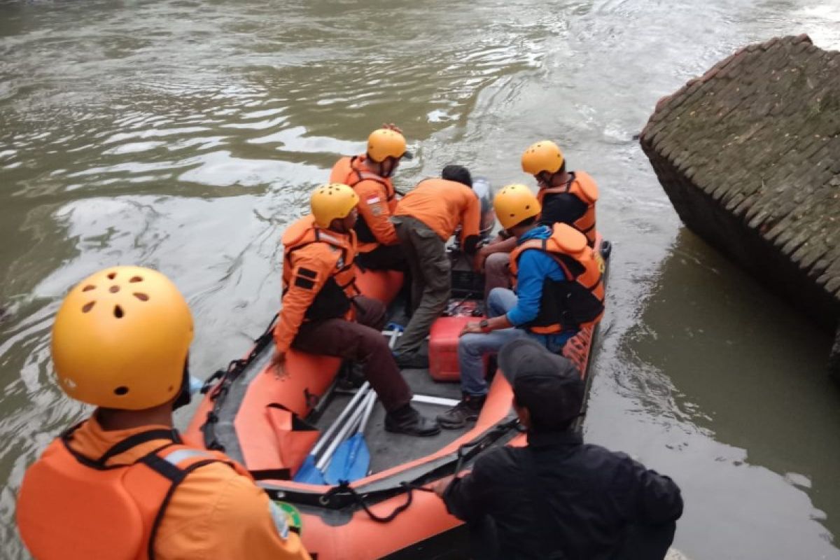 Tim SAR cari remaja hanyut di aliran Sungai Deli