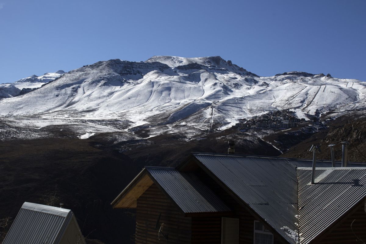 Chile dirikan taman nasional untuk lindungi gletser Santiago