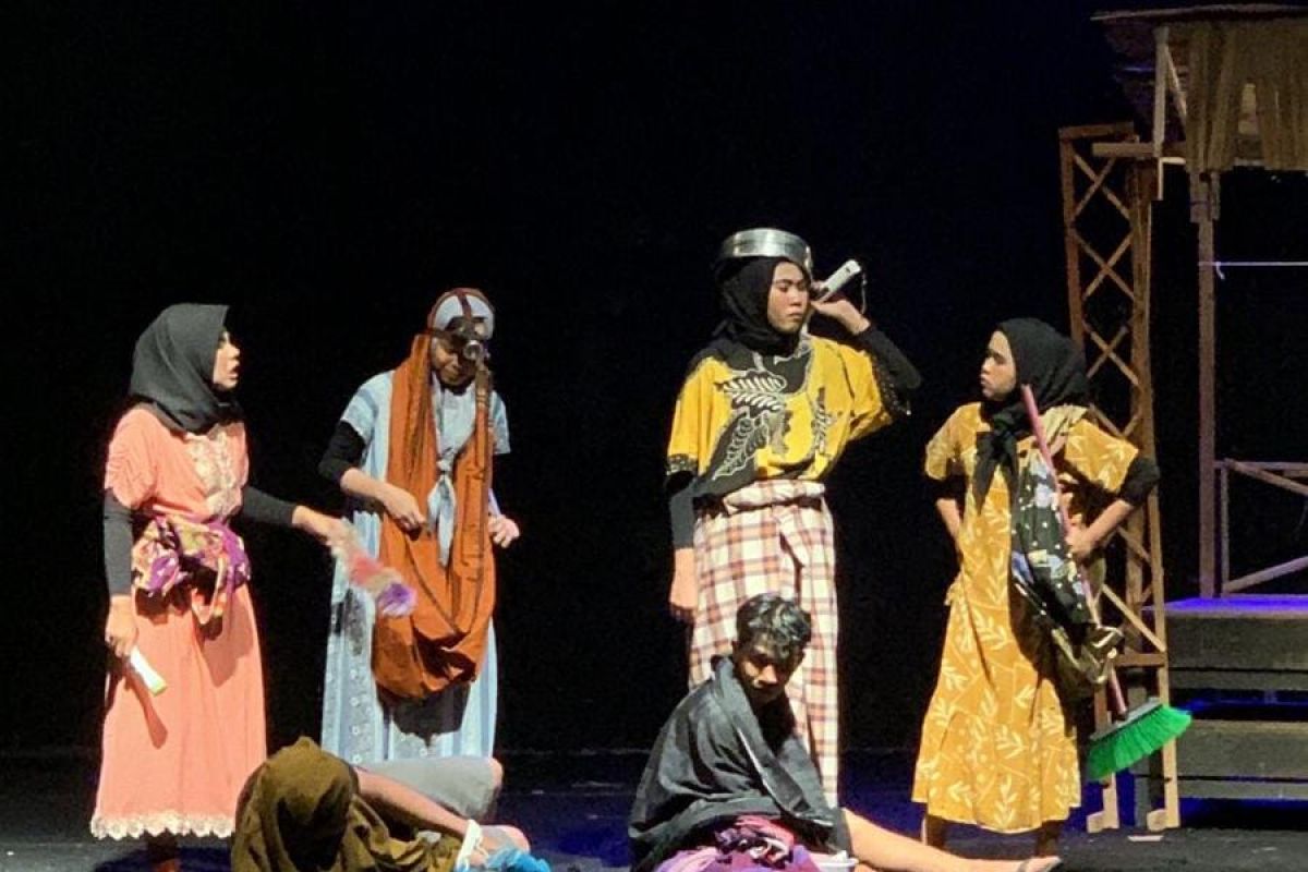 Sanggar Kariwaya harumkan Balangan dalam festival teater komedi gardu 2