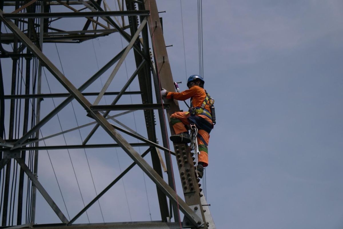 PLN tambah SKTT antisipasi listrik padam di Pulau Madura