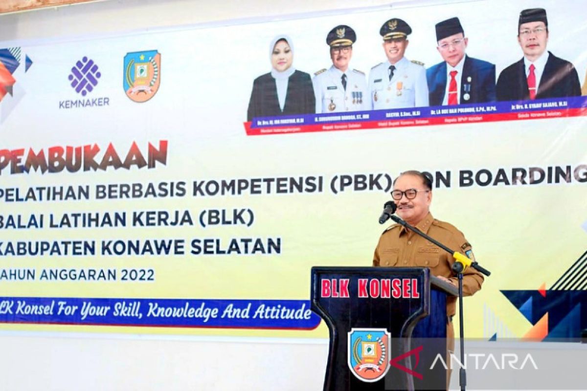 BPVP Kendari-Pemkab Konsel beri tujuh keterampilan kerja ke warga