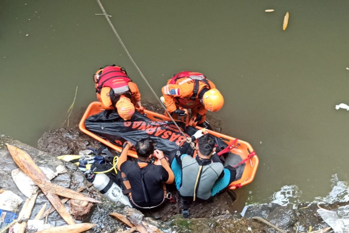 Warga Bagu Lombok Tengah bunuh diri ditemukan di dasar sungai