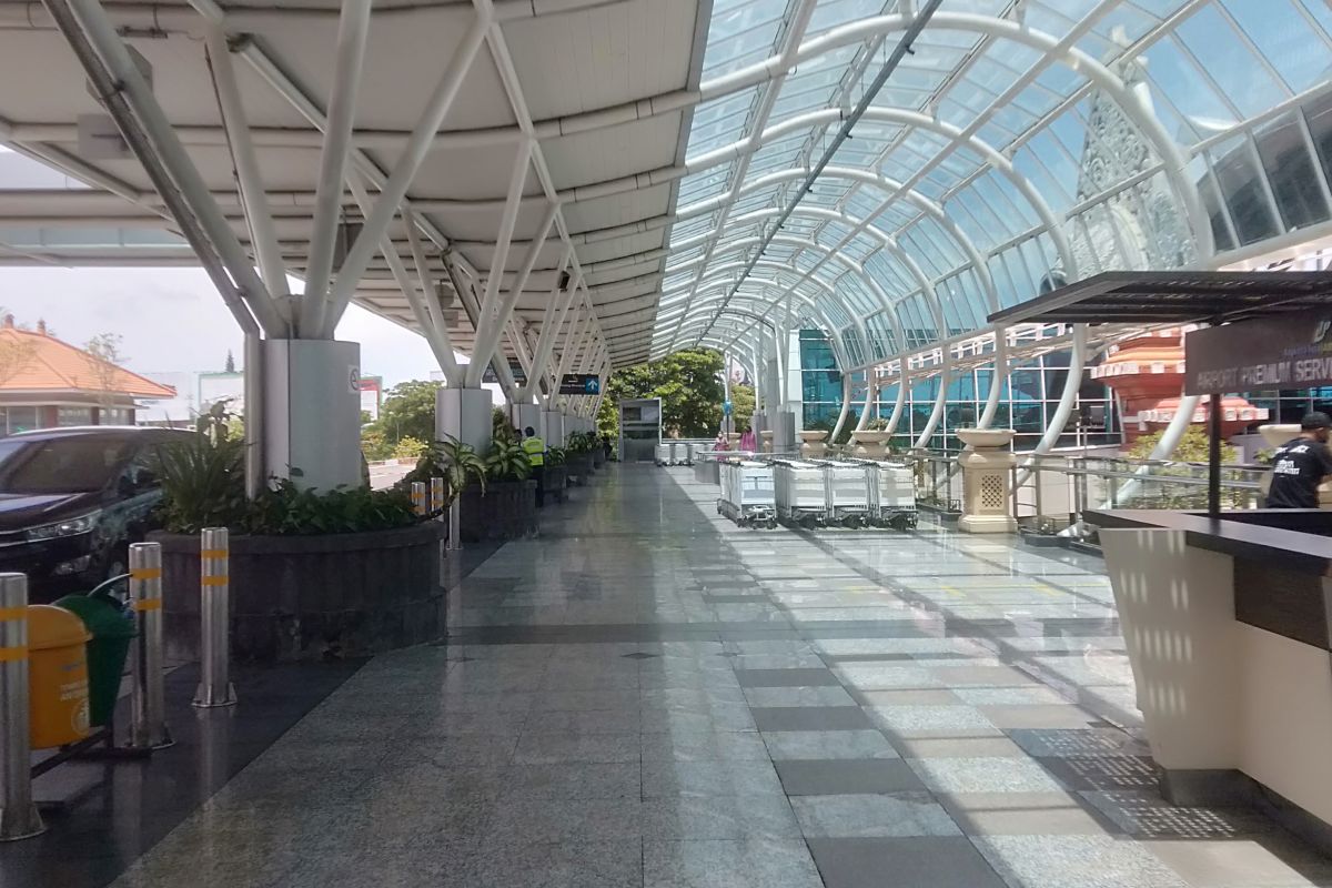 Hari pertama bebas karantina, Bandara Ngurah Rai belum ramai