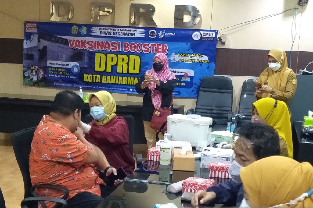 DPRD Banjarmasin laksanakan vaksinasi booster