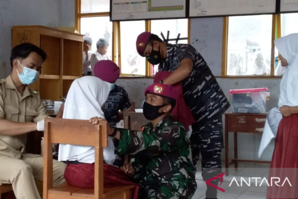 Marinir bantu percepatan pencapaian vaksinasi untuk anak Sukabumi