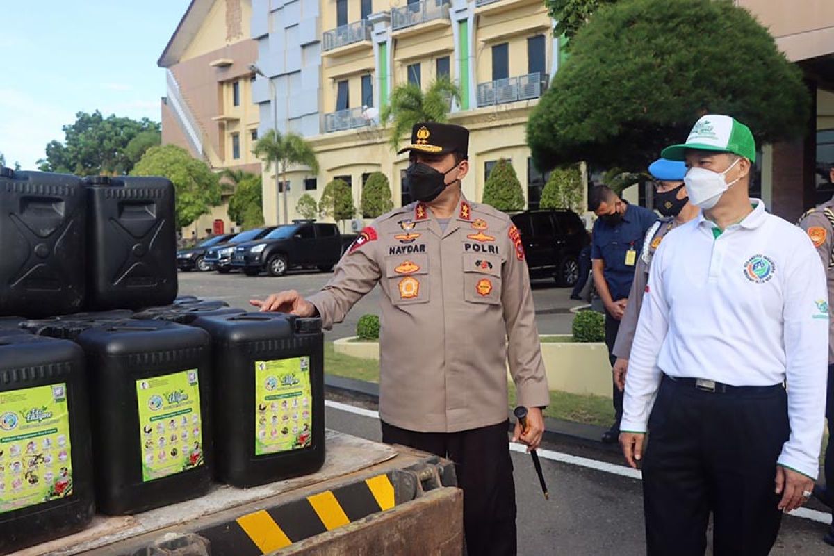 Polda Aceh terima bantuan 3.000 liter disinfektan COVID-19