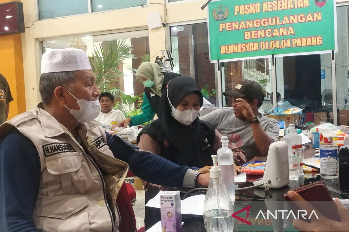 Sepak terjang Bupati Pasbar berjibaku tangani gempa