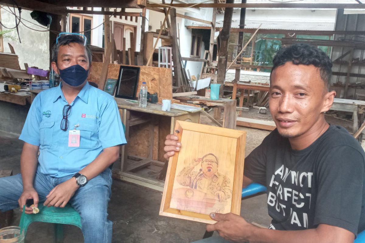 UMKM pengrajin souvenir di Kabupaten Serang bertahan di tengah pandemi