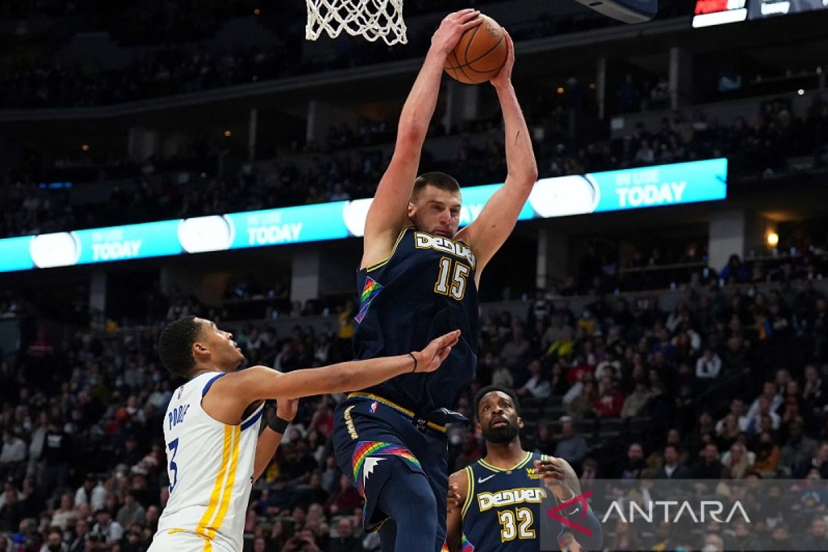 Jokic triganda lagi, Nuggets buat Warriors kalah lima laga beruntun