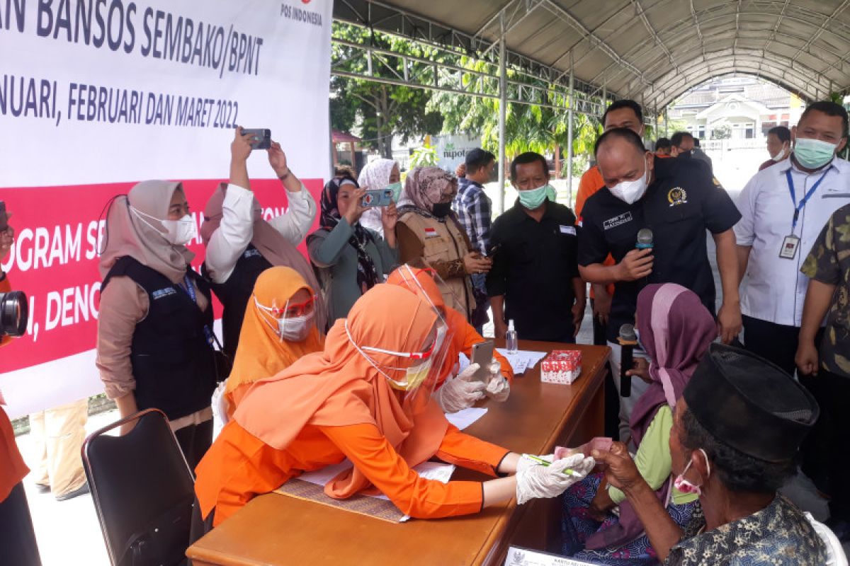 Warga Sulteng mulai menerima manfaat bantuan pangan non-tunai