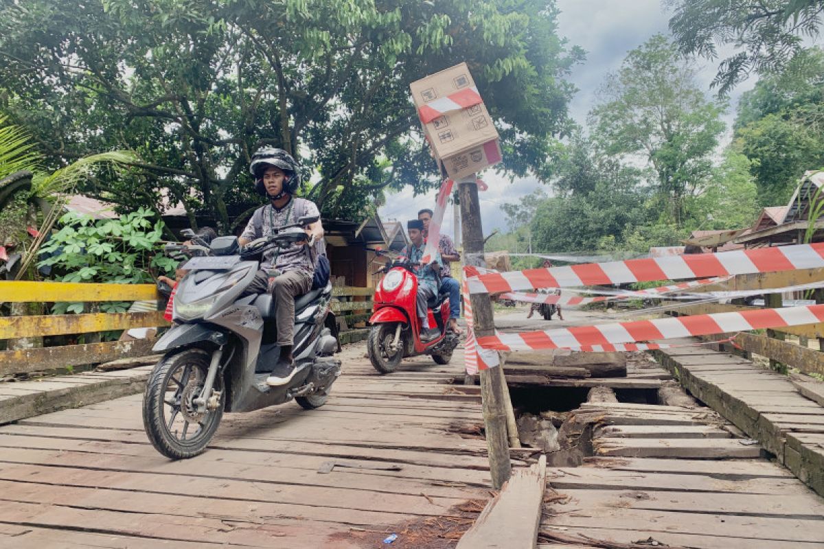 Jembatan Desa Lingsir Kabupaten Balangan alami kerusakan