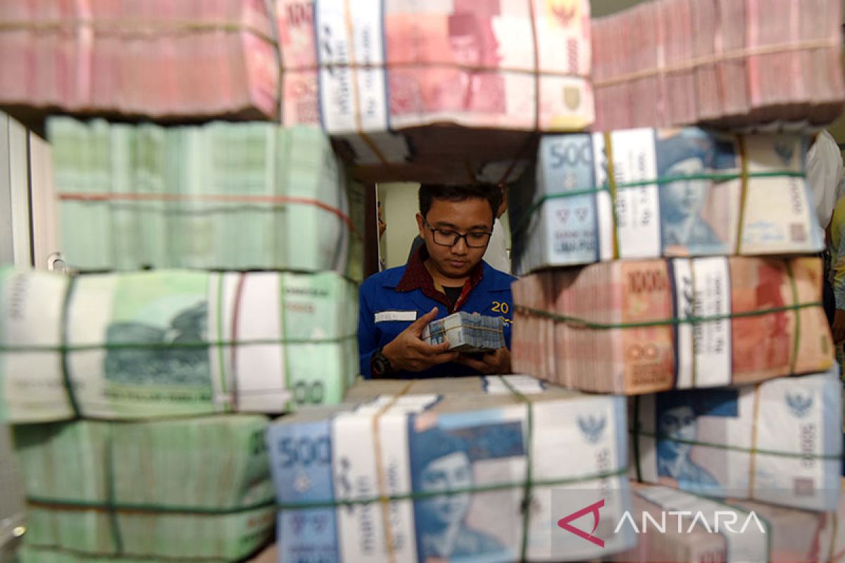 BI: Cadangan devisa Februari naik, menjadi 141,4 miliar dolar AS