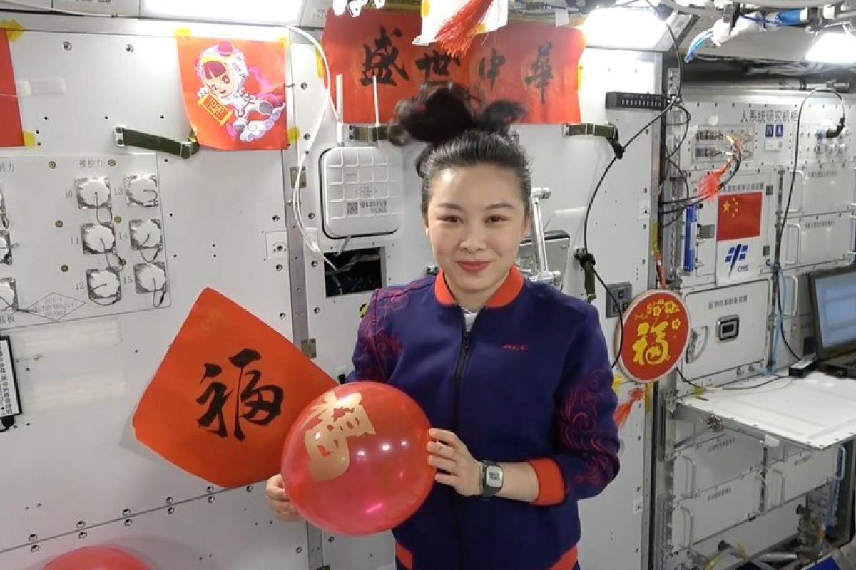 Astronaut wanita China kirim ucapan Hari Perempuan Internasional