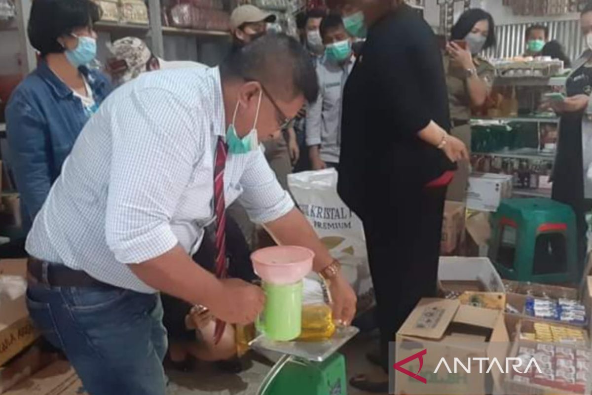 Pemerintah Kabupaten Minahasa Tenggara awasi distribusi minyak goreng