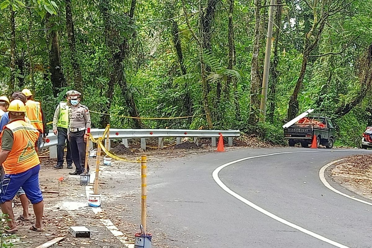 Pemkab Banyuwangi pasang pagar pembatas di jalur TWA Kawah Ijen