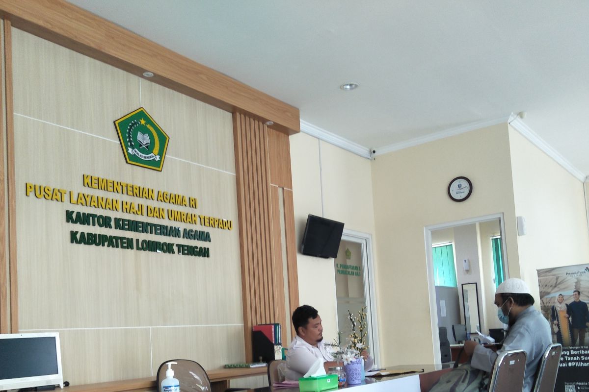 Kantor Kemenag Lombok Tengah menyiapkan dokumen calon jamaah haji