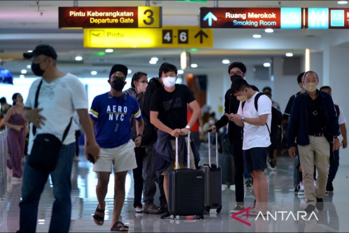Bandara Bali tidak wajibkan syarat negatif tes COVID-19
