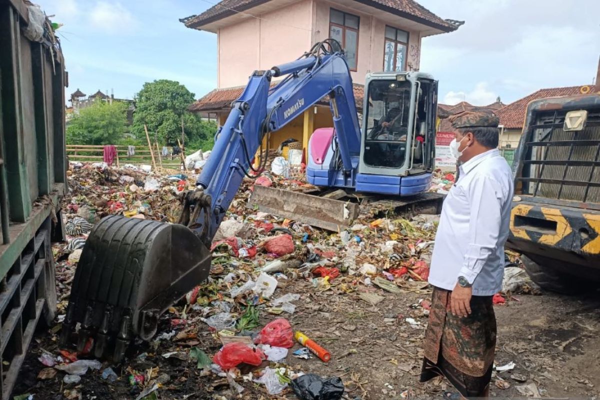 Pemkot Denpasar tangani tumpukan sampah TPSS eks Pasar Loak Gunung Agung