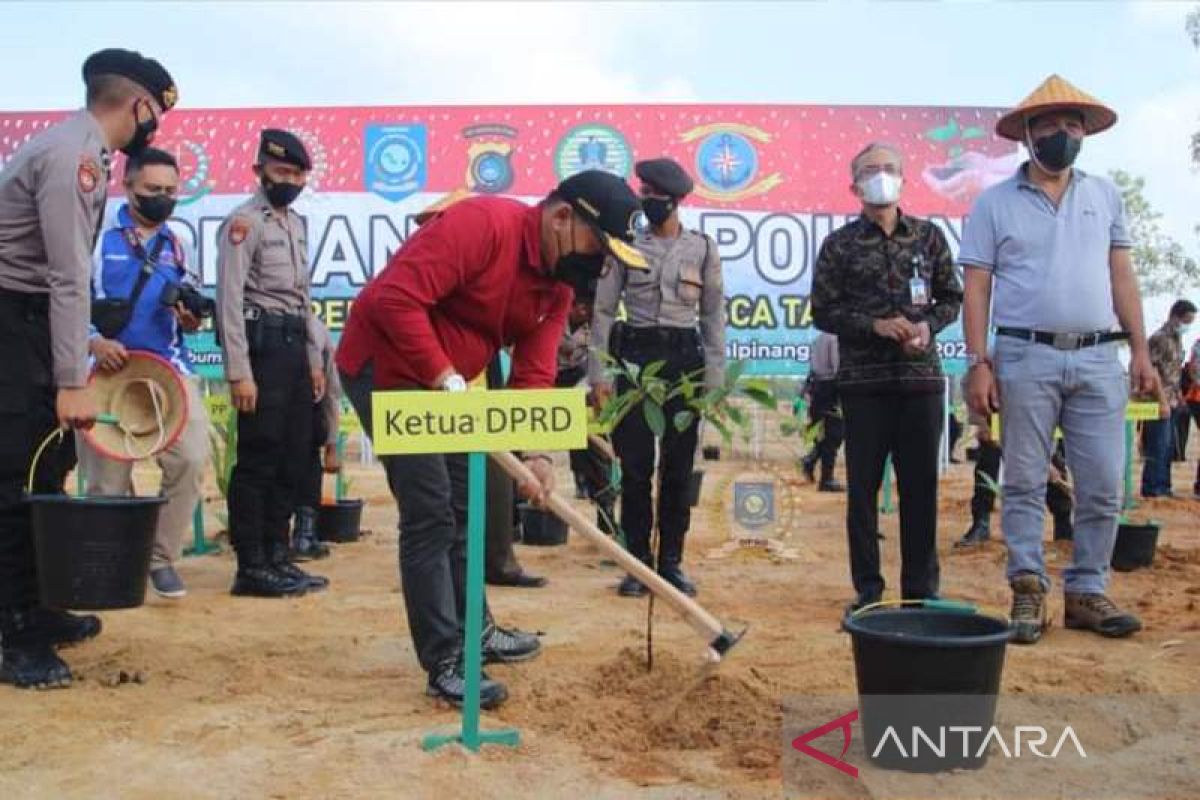 Gerakan Penanaman Pohon, Ketua DPRD Herman Suhadi Bilang Kepedulian Terhadap Lingkungan